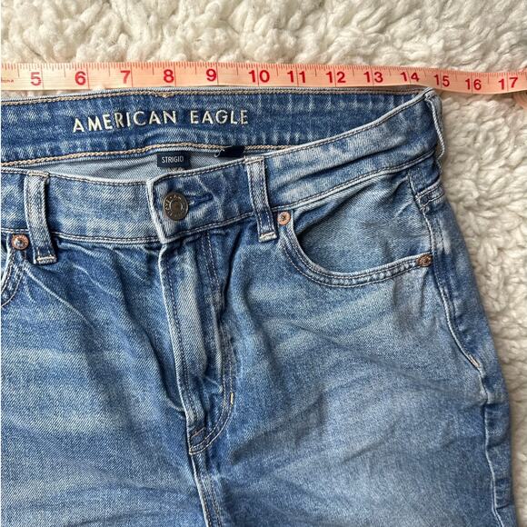 American Eagle Mom Jean Lightwash Distressed Casual Comfortable High Waisted - Picture 8 of 11